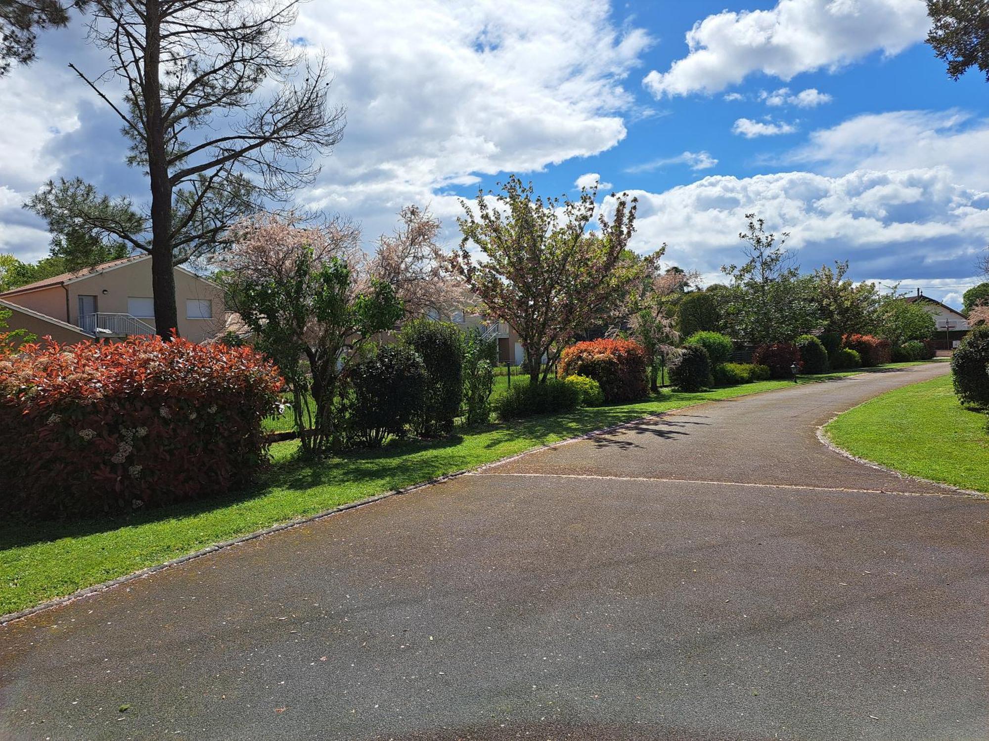 A La Source Villa Saint-Medard-de-Guizieres Bagian luar foto
